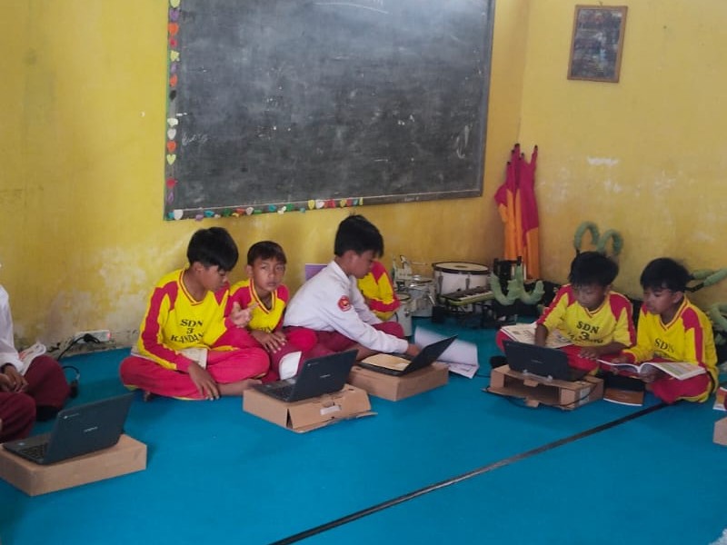 Pemanfaatan chromebook dalam kegiatan literasi